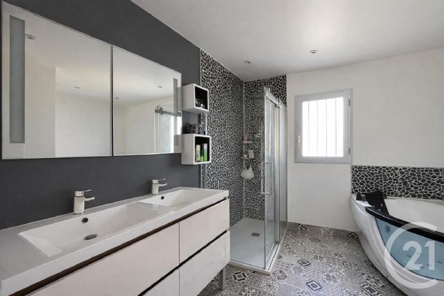 maison à vendre - 5 pièces - 134.72 m2 - ST HILAIRE DE RIEZ - 85 - PAYS-DE-LOIRE - Century 21 Atlantique Immo